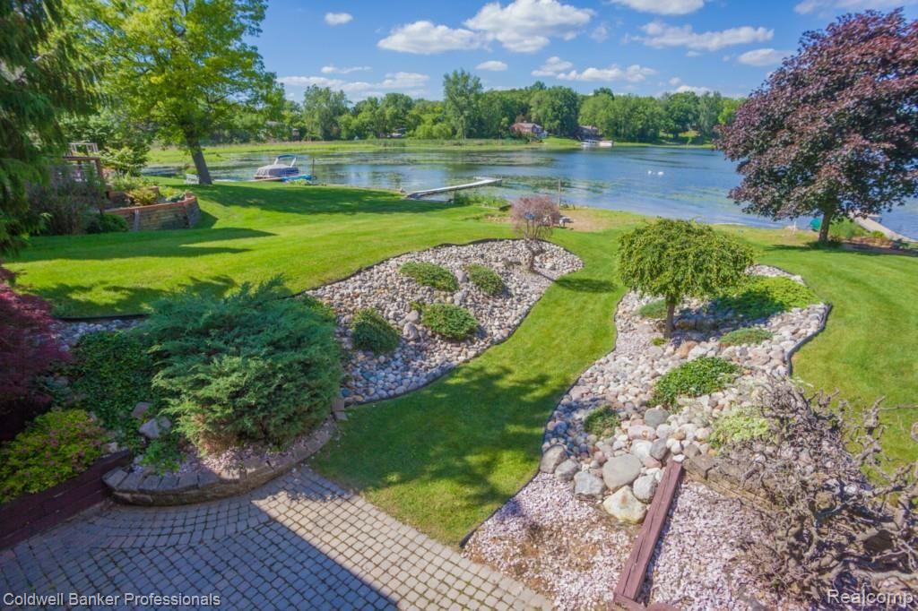 3502 Lexington Road Waterford, MI 48328 - Photo 22 of 27 IMG_2177.jpg
