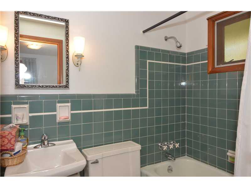 182 Drake Road Bethel Park, PA 15102 - Photo 14 of 24 Full Bath.