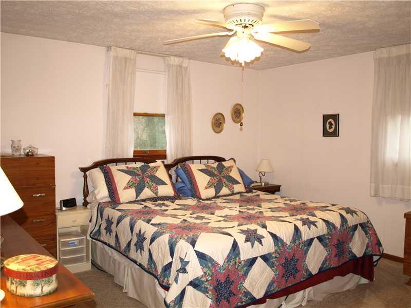 182 Drake Road Bethel Park, PA 15102 - Photo 15 of 24 Master Bedroom. UPSTAIRS MASTER BEDROOM