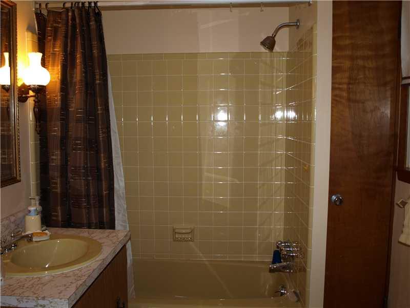 182 Drake Road Bethel Park, PA 15102 - Photo 16 of 24 Master Bath/Spa. UPSTAIRS MASTER BATH