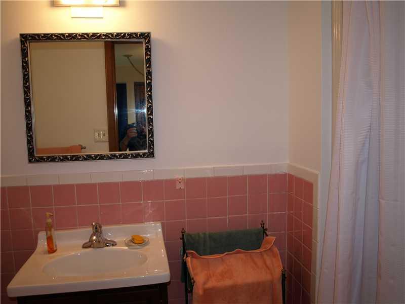 182 Drake Road Bethel Park, PA 15102 - Photo 22 of 24 Full Bath. LOWER LEVEL FULL BATH