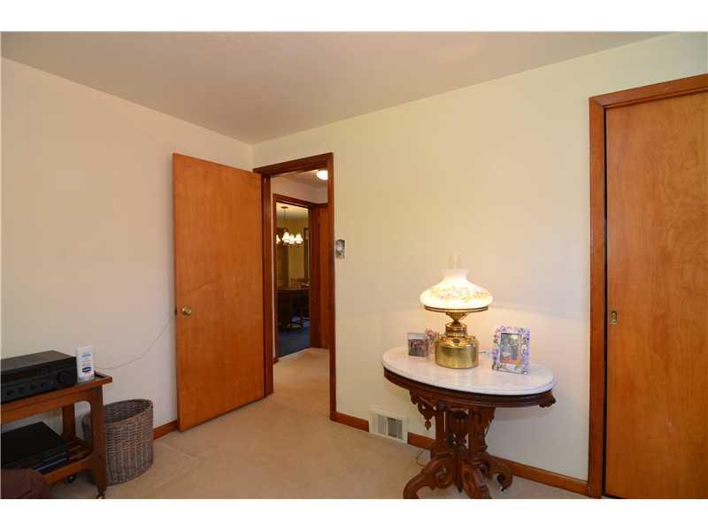 182 Drake Road Bethel Park, PA 15102 - Photo 10 of 24 Den.