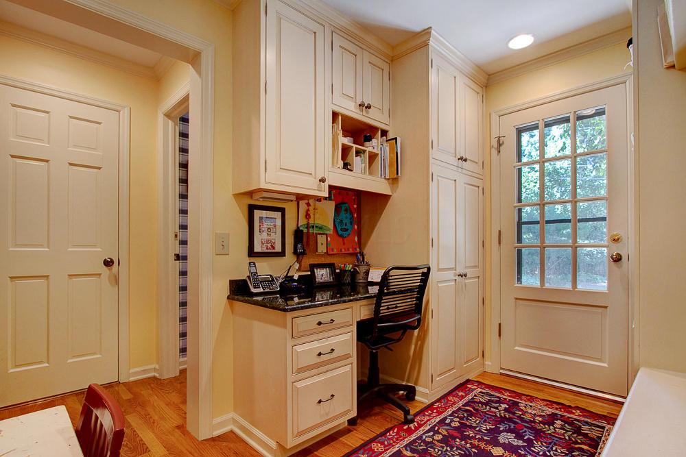 4337 Woodbridge Road Upper Arlington, OH 43220 - Photo 12 of 29