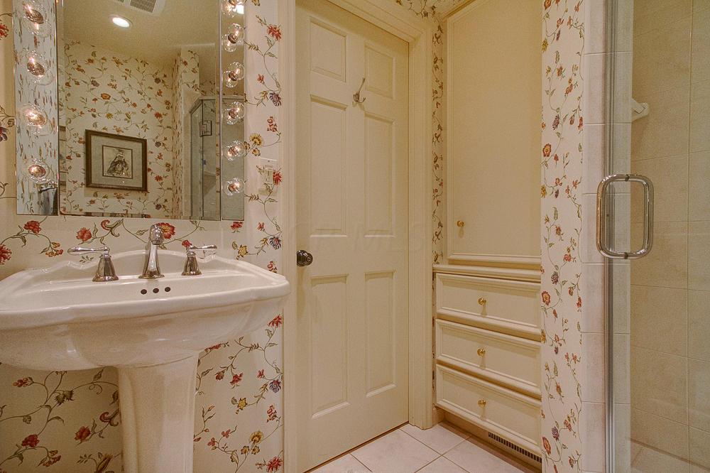 4337 Woodbridge Road Upper Arlington, OH 43220 - Photo 14 of 29