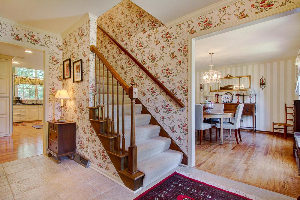 4337 Woodbridge Road Upper Arlington, OH 43220 - Photo 2 of 29