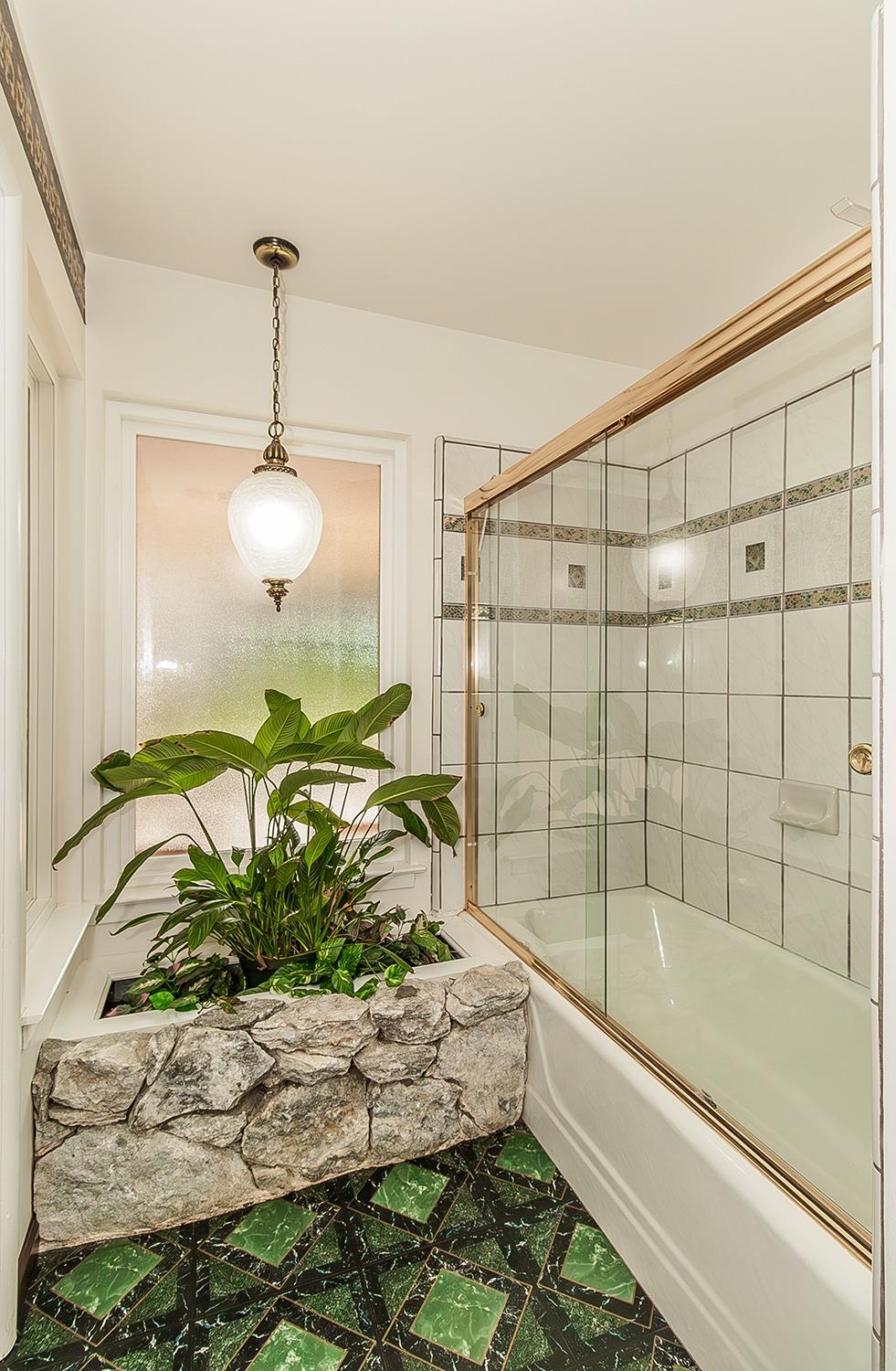 3670 South Newmark Avenue Sanger, CA 93657 - Photo 33 of 98 a bathroom with a granite countertop sink a toilet and bathtub