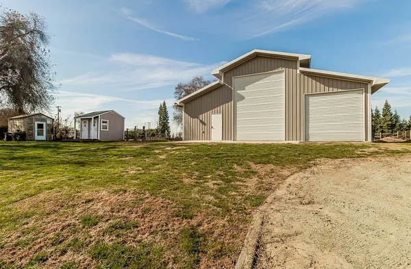 $1,550,000 | 3670 South Newmark Avenue, Sanger, CA 93657