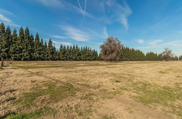 $1,550,000 | 3670 South Newmark Avenue, Sanger, CA 93657