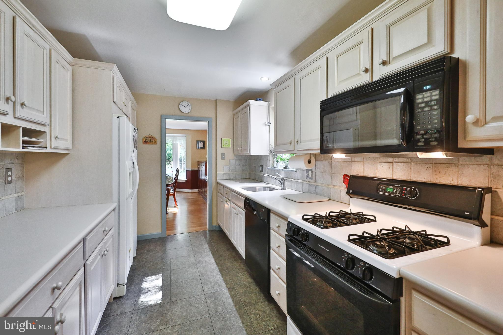 12 Lawnside Road Cheltenham, PA 19012 - Photo 16 of 47 Kitchen