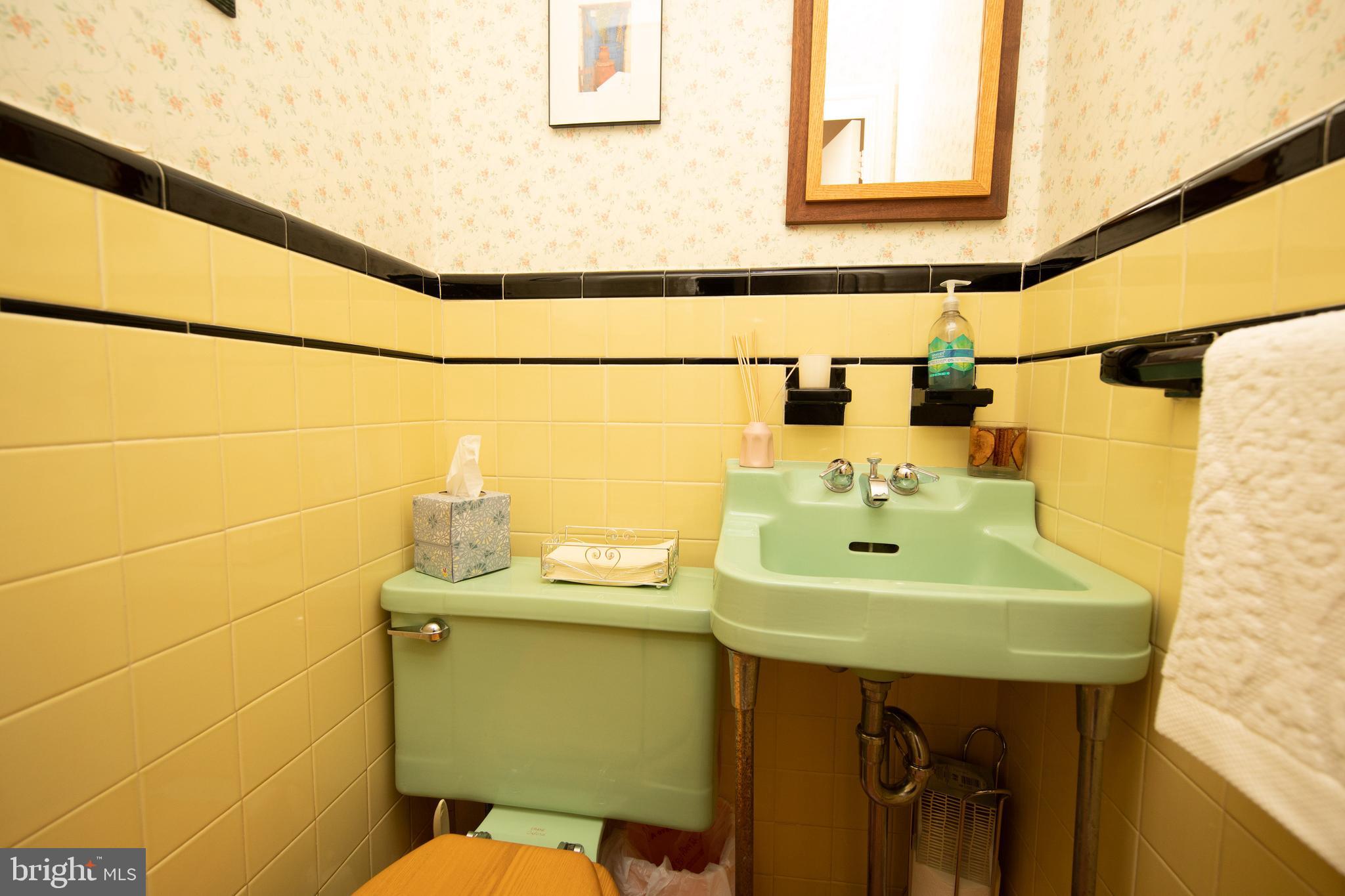 12 Lawnside Road Cheltenham, PA 19012 - Photo 21 of 47 Powder Room