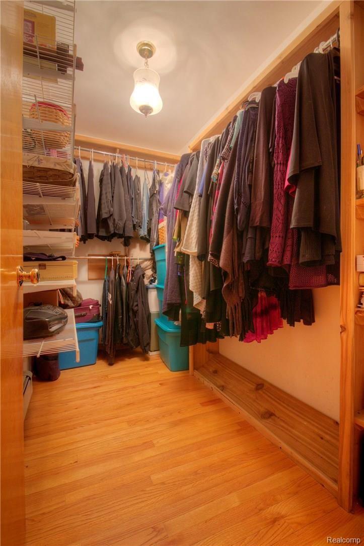 3624 Napier Road Canton, MI 48187 - Photo 25 of 38 23 Walk in Closet.jpg