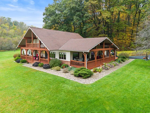 $999,900 | E16467 Grimm Road, Hillsboro, WI 54634