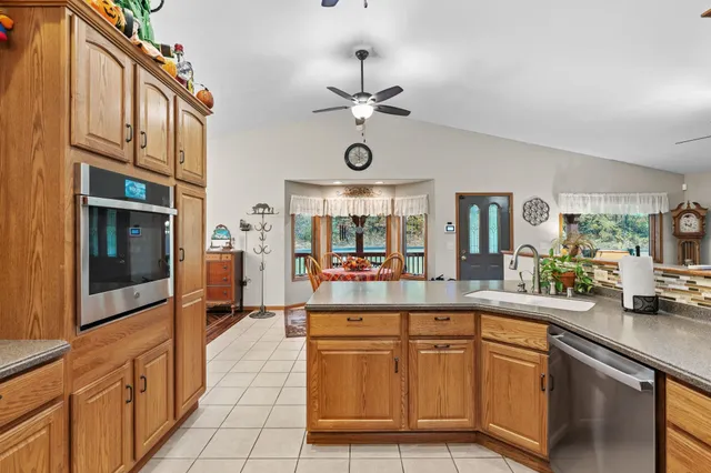 $999,900 | E16467 Grimm Road, Hillsboro, WI 54634