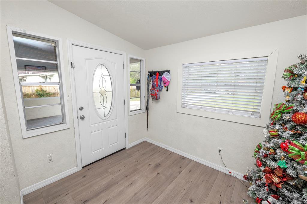 210 Wilder Road Lakeland, FL 33809 - Photo 6 of 46