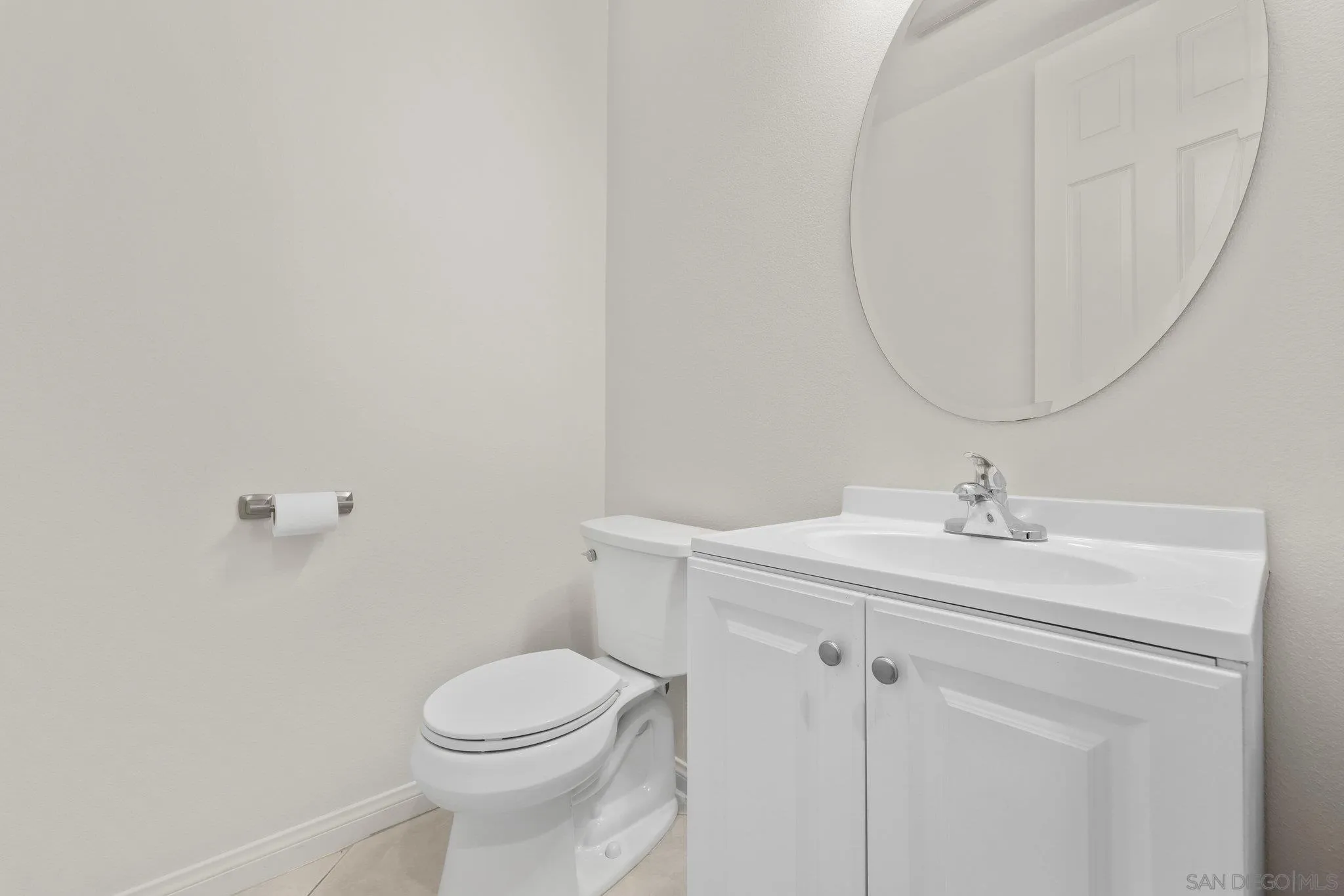 824 Hillcrest Terrace Fallbrook, CA 92028 - Photo 15 of 47 a bathroom with a sink a toilet and a mirror