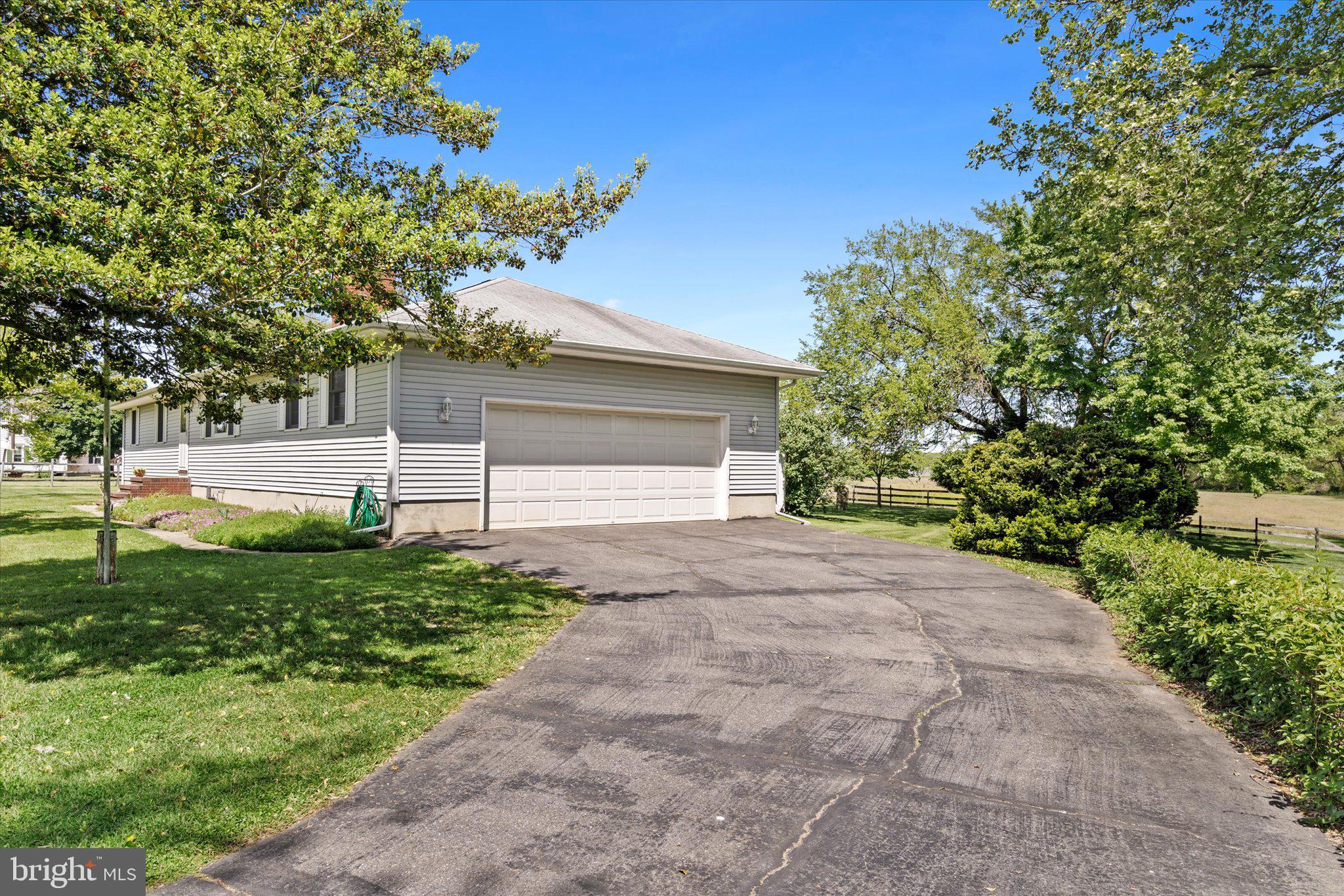 235 Sharon Road Robbinsville, NJ 08691 - Photo 3 of 41