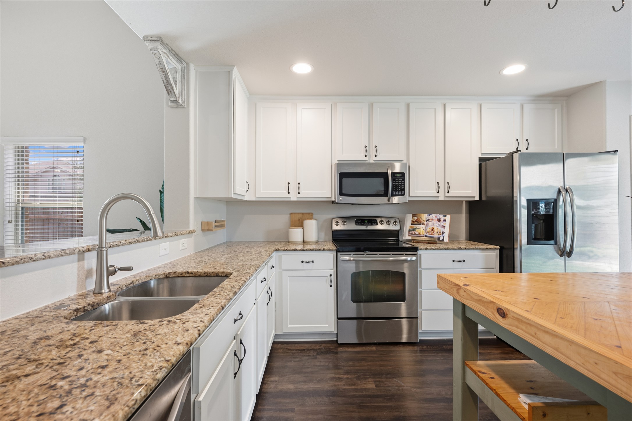 403 Broad Peak Road Georgetown, TX 78626 - Photo 12 of 40