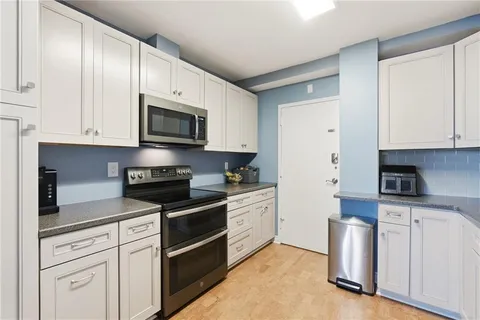 $295,000 | 128 North Craig Street, Unit 806, Pittsburgh, PA 15213