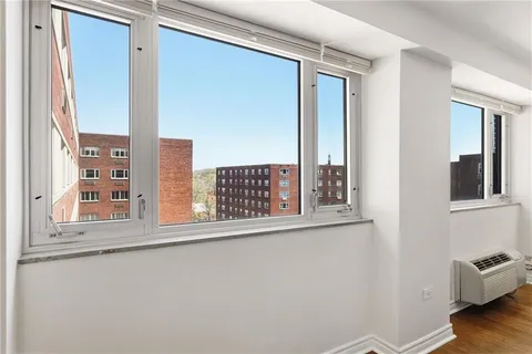 $295,000 | 128 North Craig Street, Unit 806, Pittsburgh, PA 15213