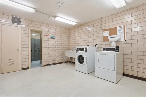 $295,000 | 128 North Craig Street, Unit 806, Pittsburgh, PA 15213