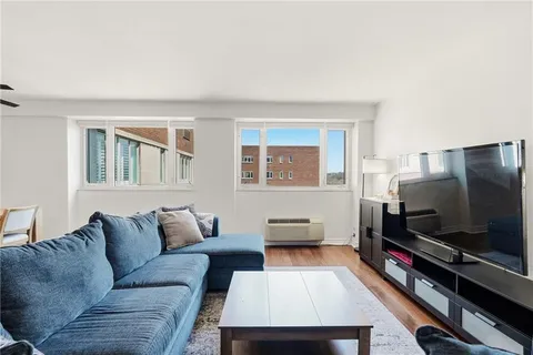$295,000 | 128 North Craig Street, Unit 806, Pittsburgh, PA 15213