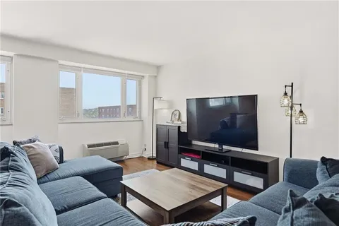$295,000 | 128 North Craig Street, Unit 806, Pittsburgh, PA 15213