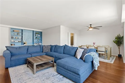 $295,000 | 128 North Craig Street, Unit 806, Pittsburgh, PA 15213
