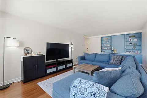 $295,000 | 128 North Craig Street, Unit 806, Pittsburgh, PA 15213