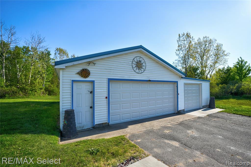 7414 North Road Fort Gratiot, MI 48059 - Photo 6 of 39
