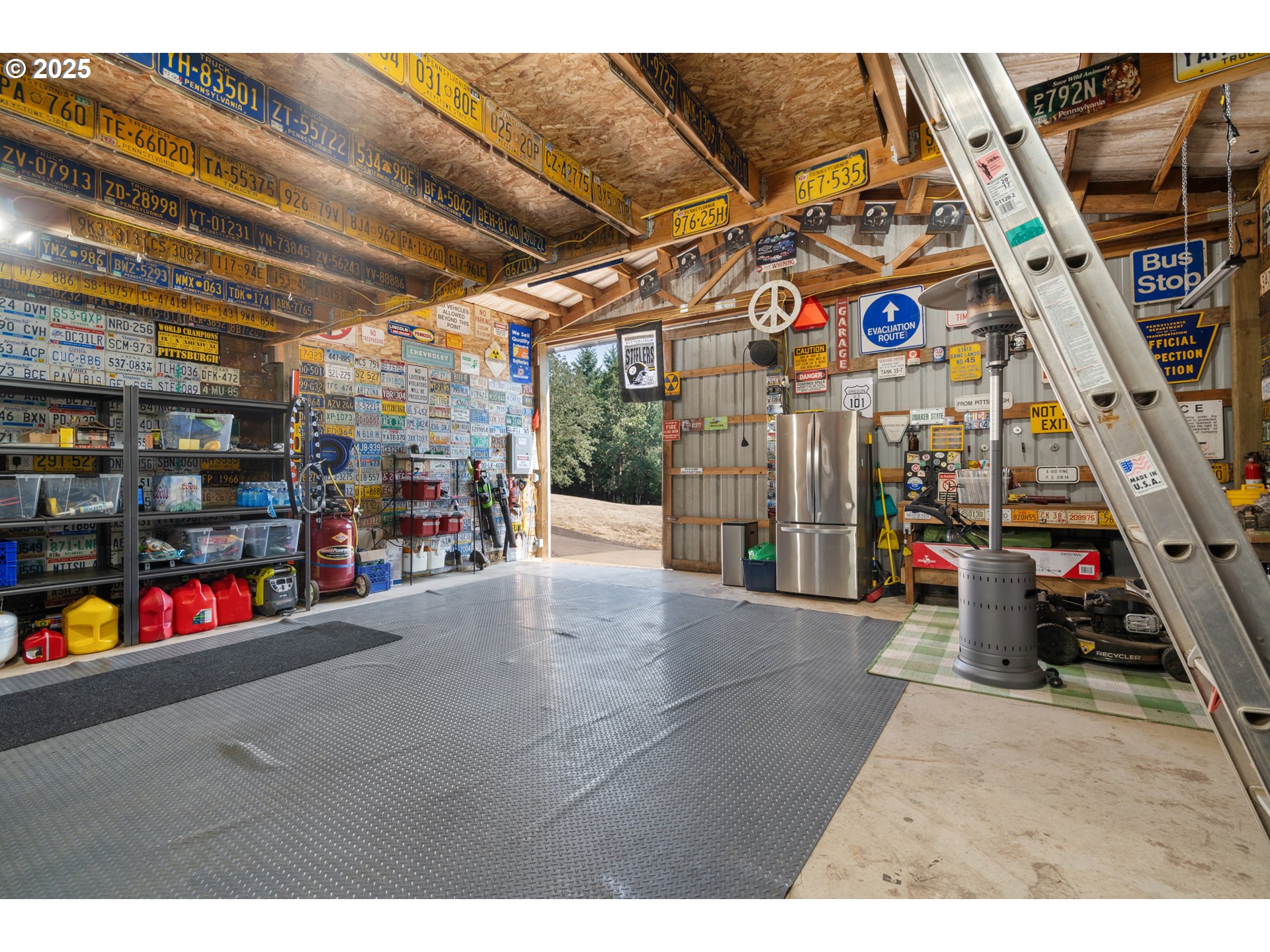 30402 Townsend Road Lebanon, OR 97355 - Photo 32 of 46 a view of garage