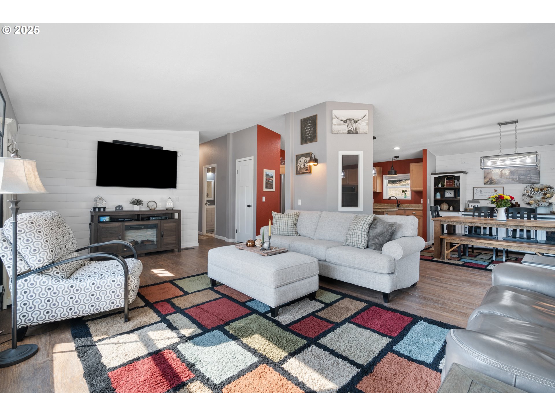 30402 Townsend Road Lebanon, OR 97355 - Photo 5 of 46 a living room with furniture and a flat screen tv