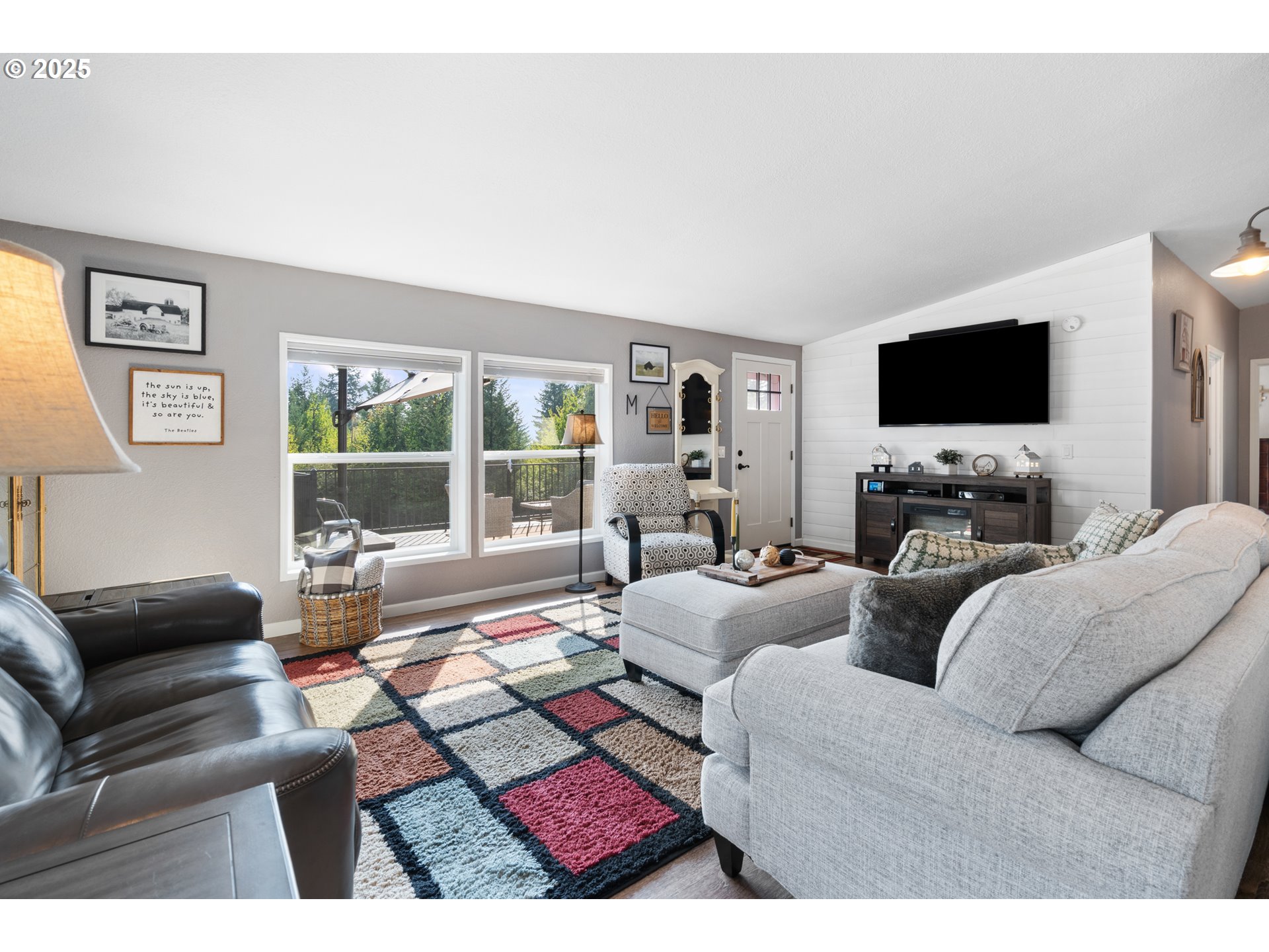 30402 Townsend Road Lebanon, OR 97355 - Photo 6 of 46 a living room with furniture and a flat screen tv