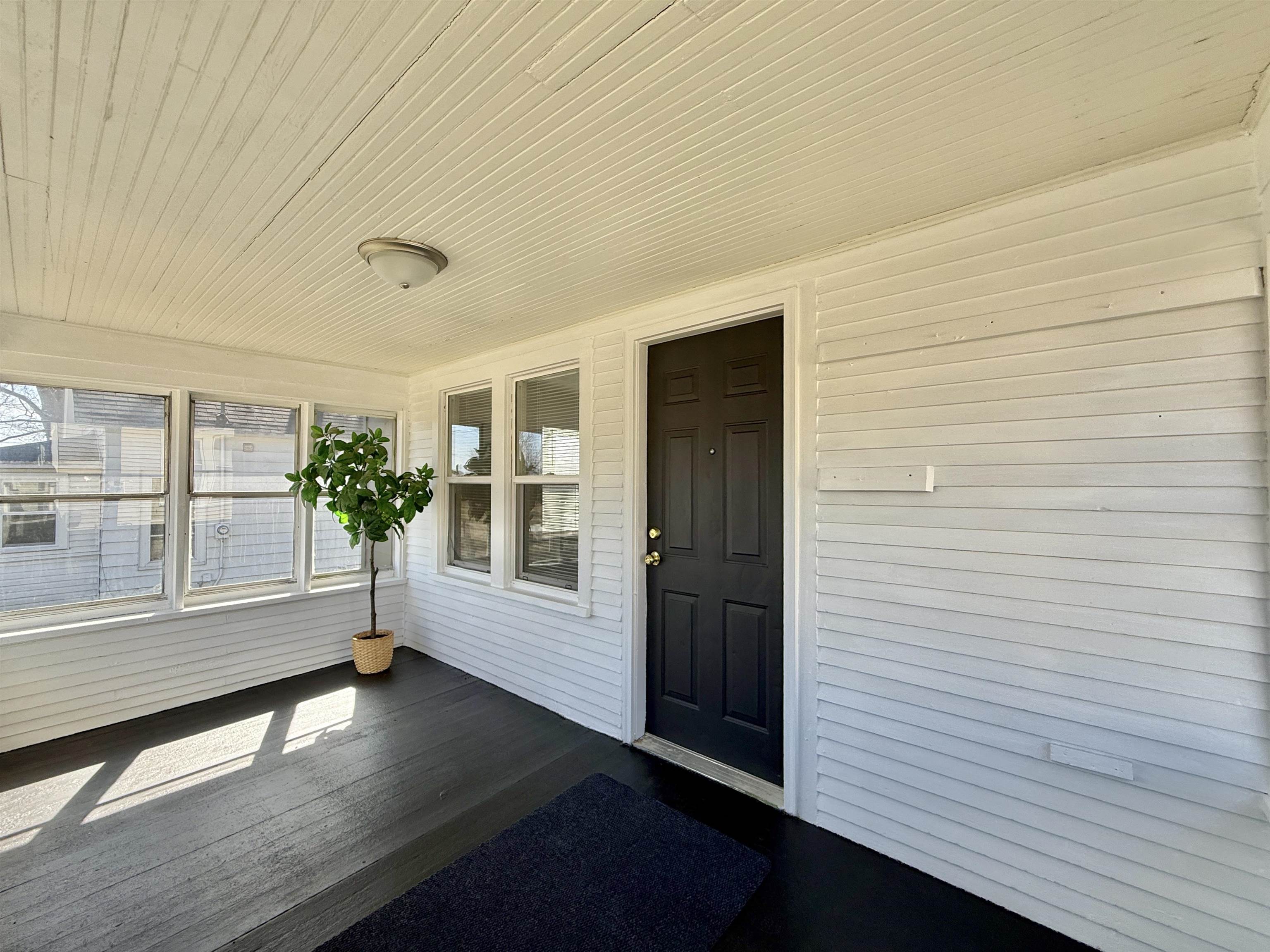 1138 10th Street Beloit, WI 53511 - Photo 3 of 24