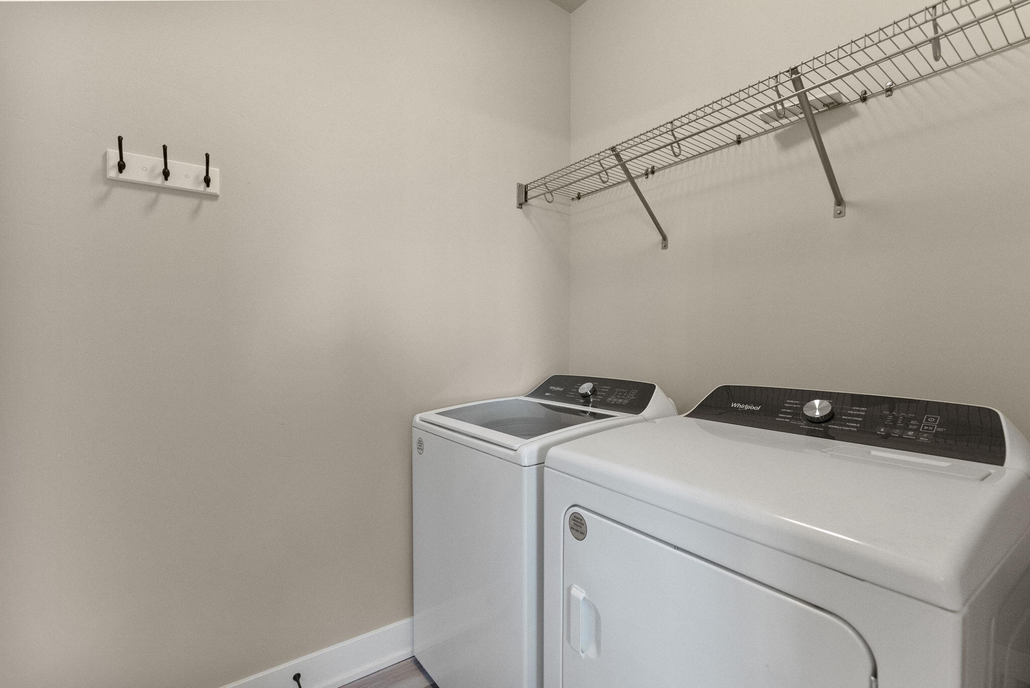 3859 Northeast Oakside Loop Bend, OR 97701 - Photo 23 of 51 Laundry Room