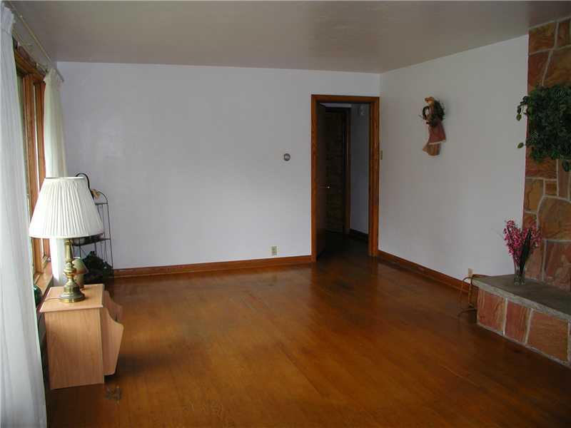 393 Evans City Road Butler, PA 16001 - Photo 7 of 22 Living Room.