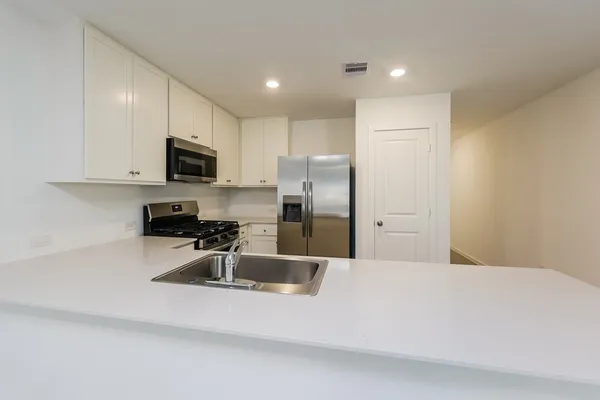 $1,560 | 1527 Sunset Ridge Drive, Conroe, TX 77306