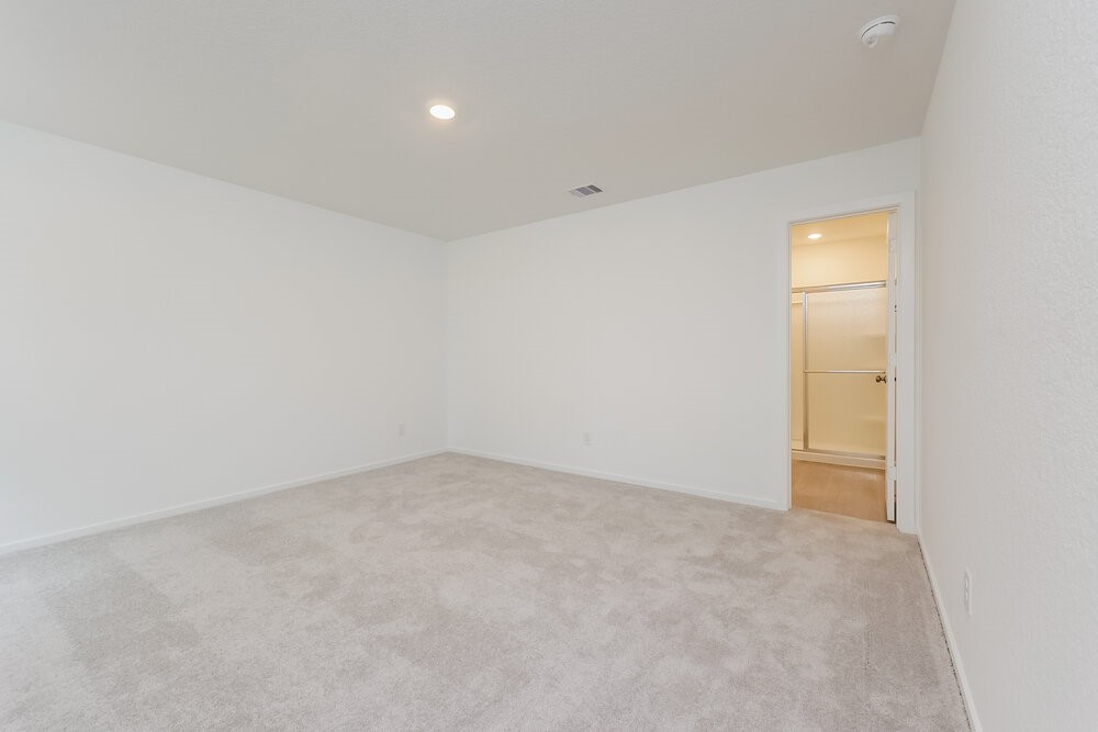 1527 Sunset Ridge Drive Conroe, TX 77306 - Photo 9 of 16 an empty room with a bathroom