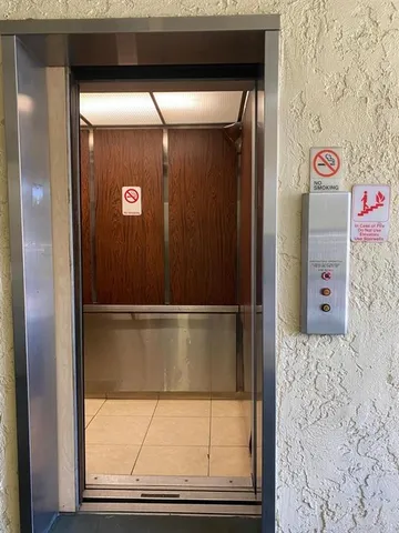 a view of livingroom with furniture