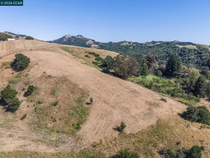$1,100,000 | 1966 Joseph Drive, Moraga, CA 94556