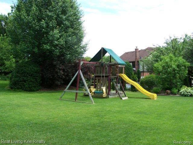 1763 Jason Circle Rochester, MI 48306 - Photo 16 of 21 Backyard