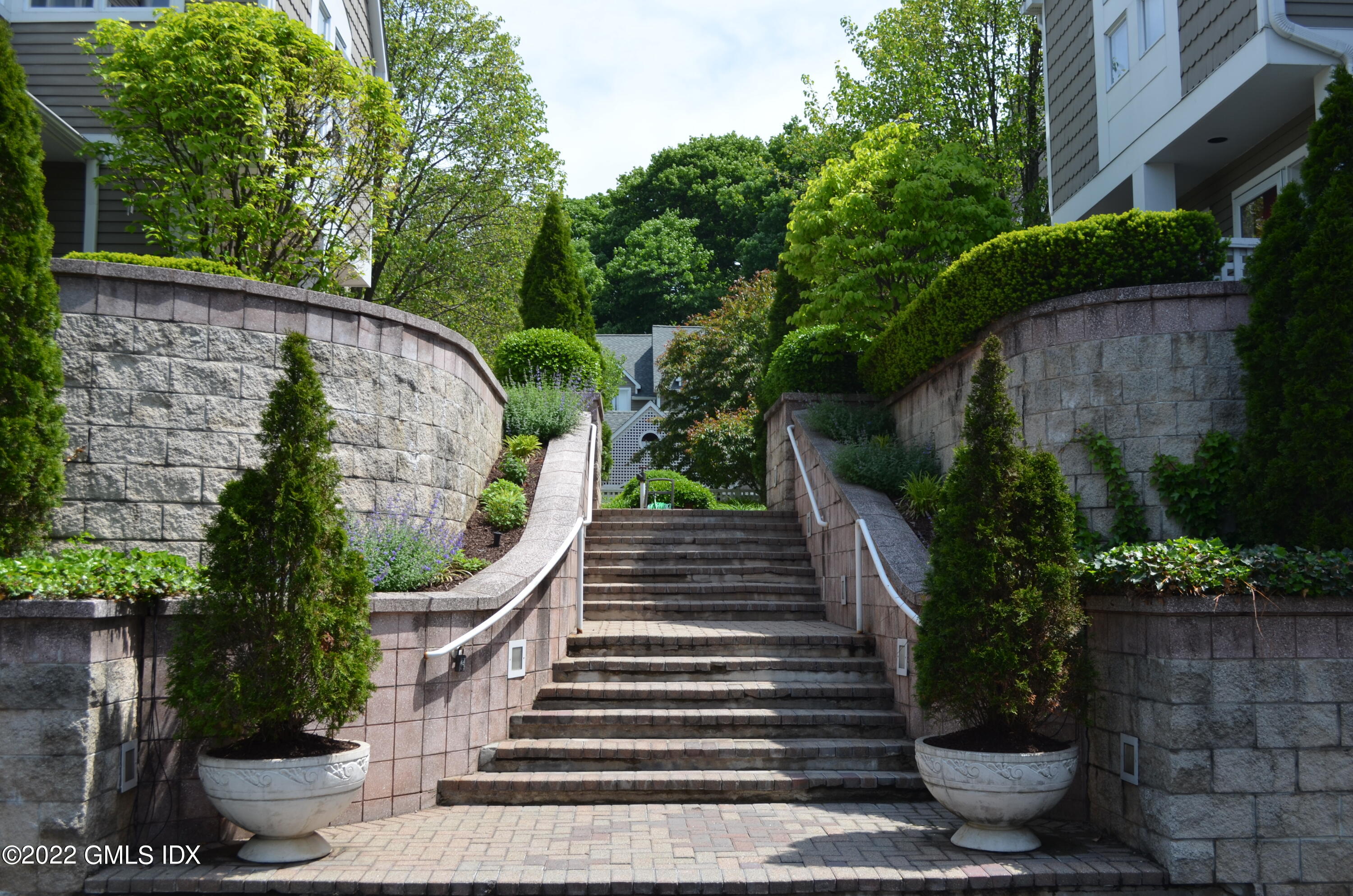 453 East Putnam Avenue, Unit 4H Cos Cob, CT 06807 - Photo 25 of 31 a view of a entrance of building