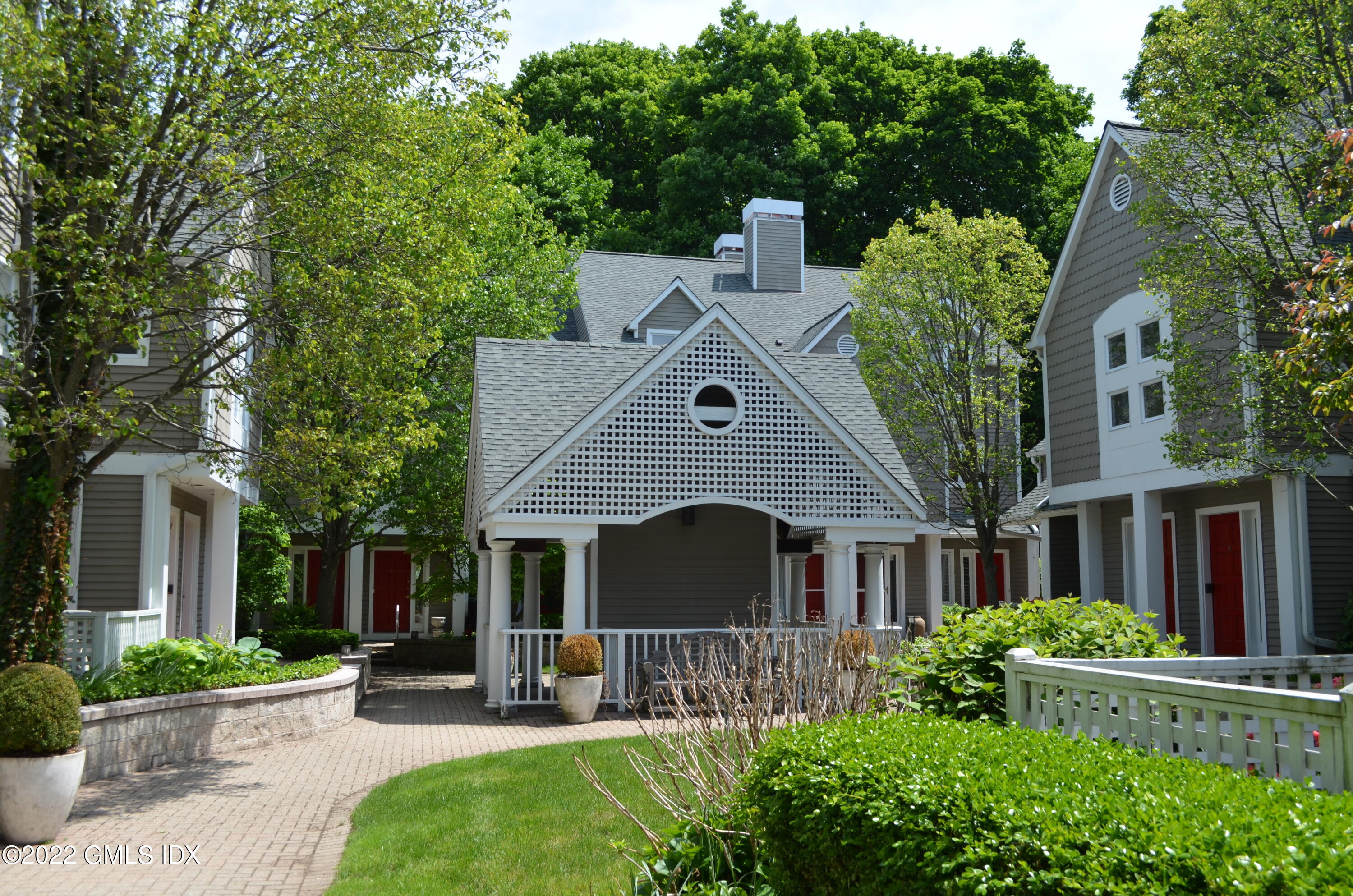453 East Putnam Avenue, Unit 4H Cos Cob, CT 06807 - Photo 27 of 31 a front view of a house with garden