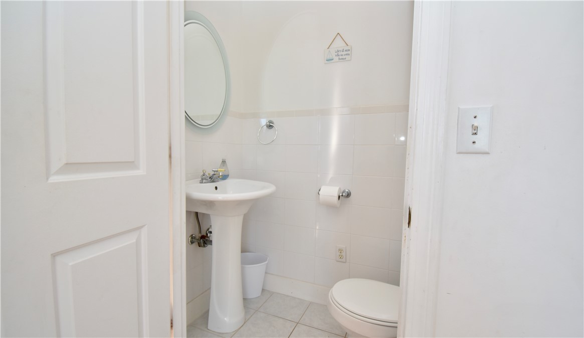 432 Atlantic Avenue Westerly, RI 02891 - Photo 12 of 37