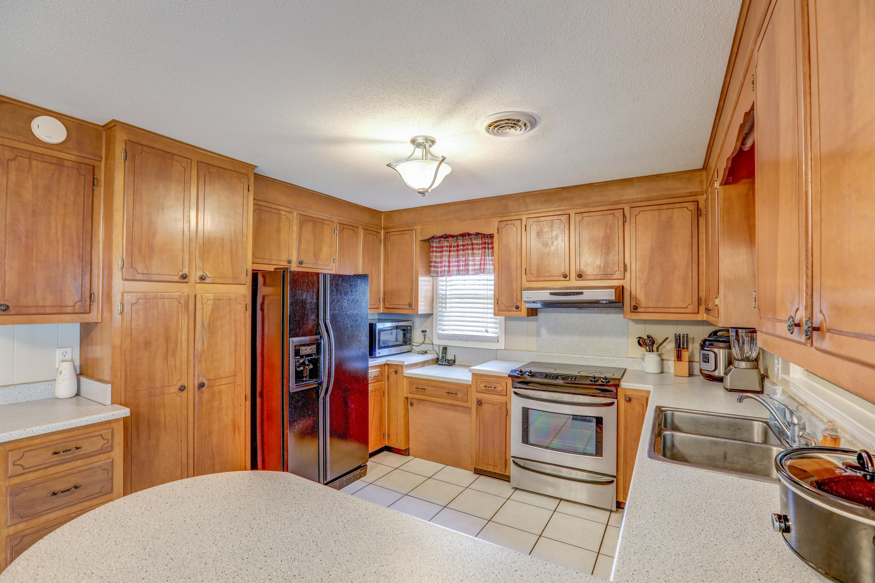 116 Ridgemont Street Bristol, TN 37620 - Photo 28 of 43 B42A6558_59_60_61_62