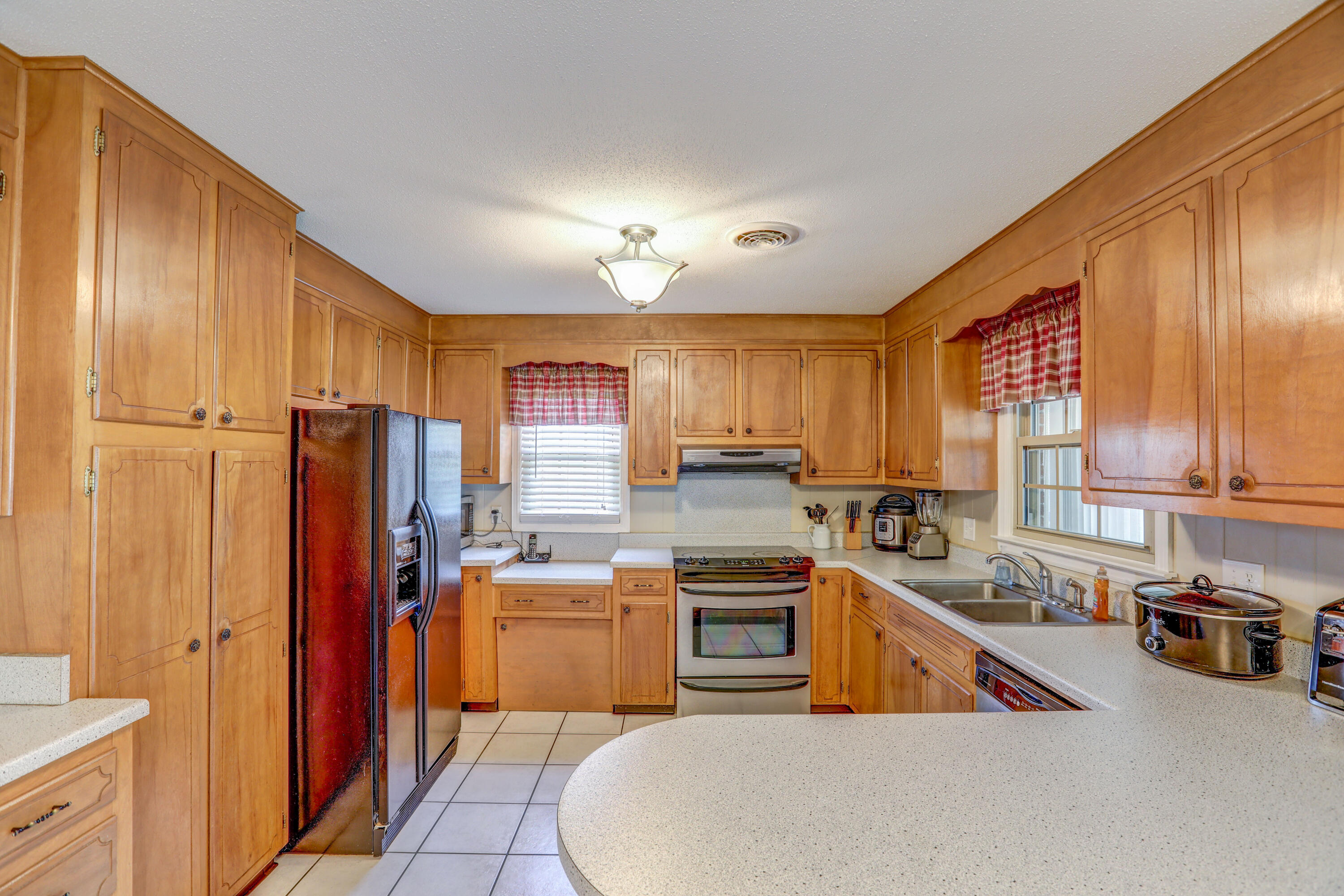 116 Ridgemont Street Bristol, TN 37620 - Photo 29 of 43 B42A6563_4_5_6_7