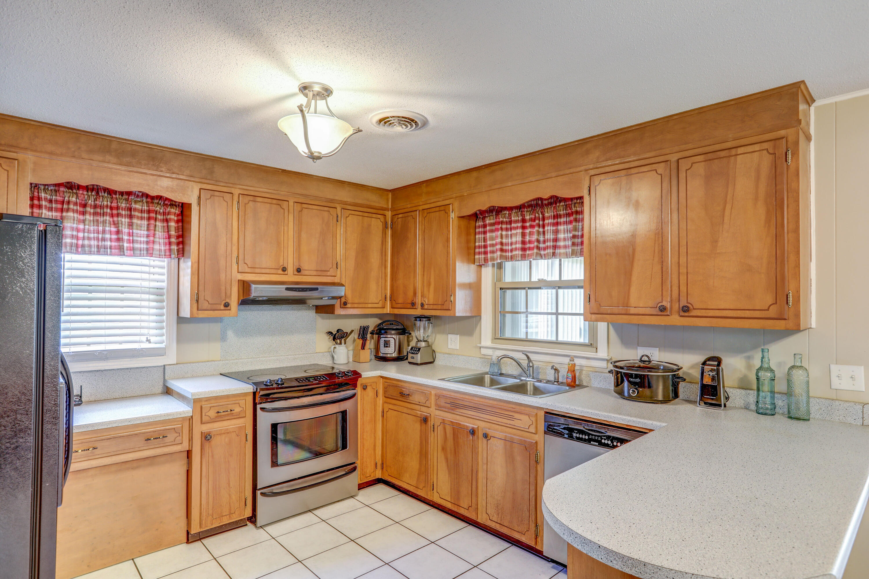 116 Ridgemont Street Bristol, TN 37620 - Photo 30 of 43 B42A6568_69_70_71_72