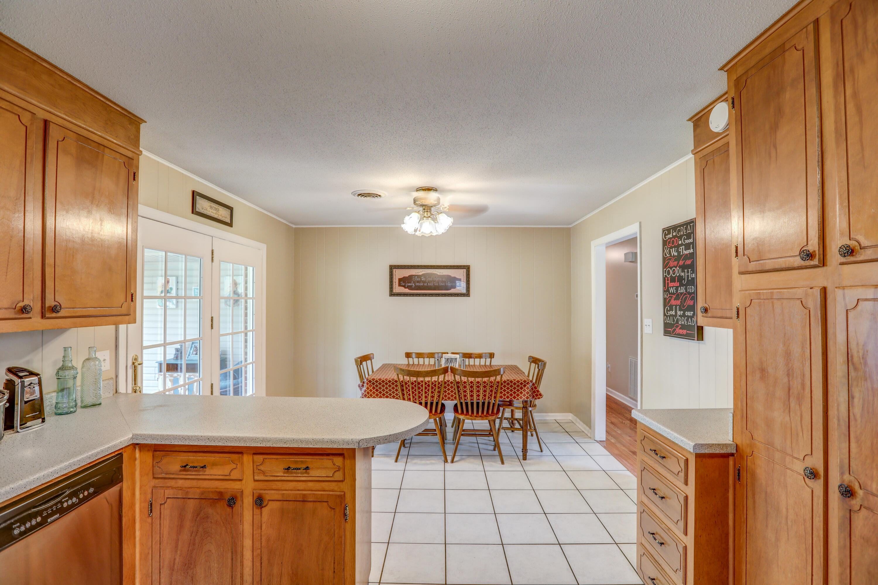 116 Ridgemont Street Bristol, TN 37620 - Photo 32 of 43 B42A6578_79_80_81_82