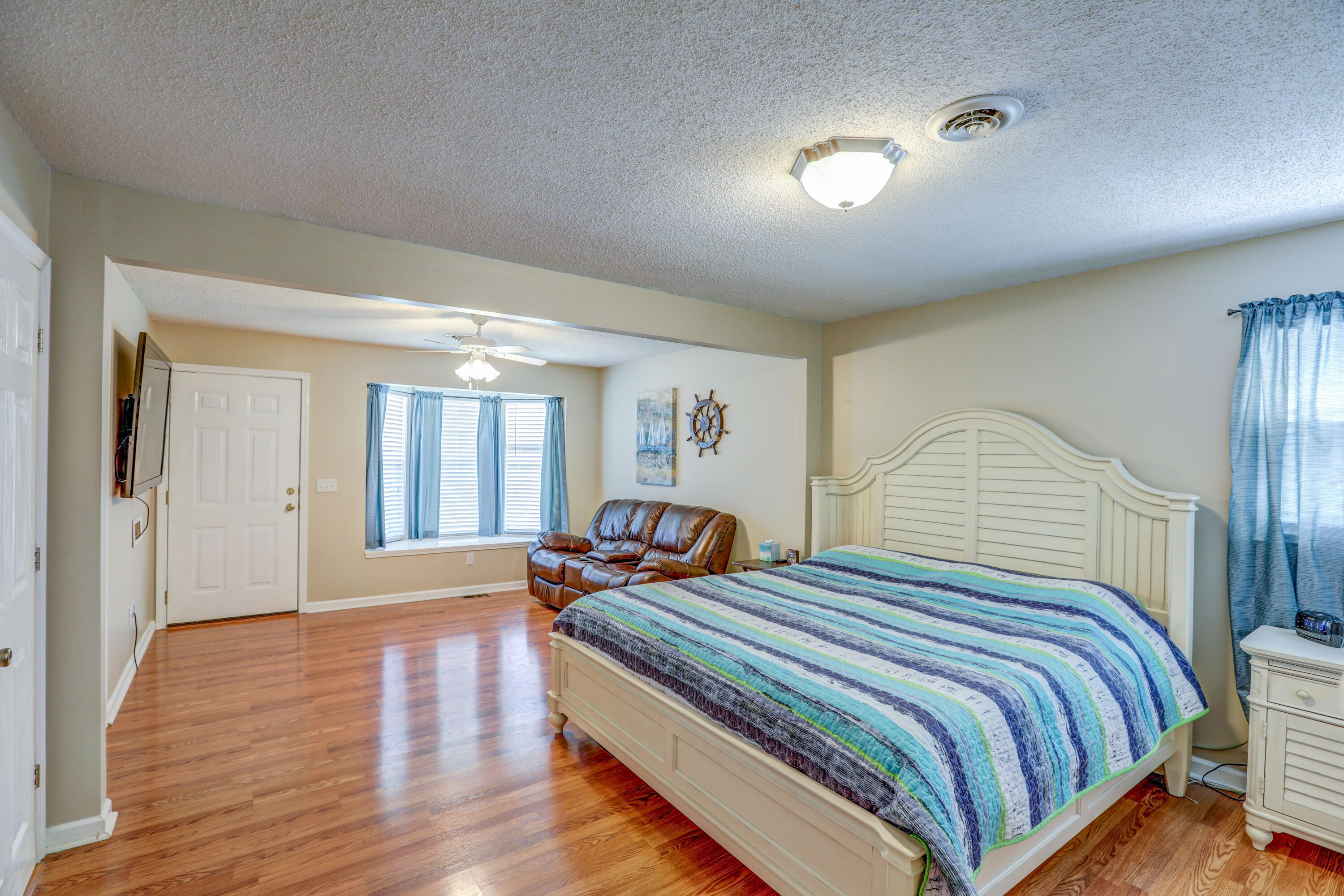 116 Ridgemont Street Bristol, TN 37620 - Photo 4 of 43 B42A6503_4_5_6_7