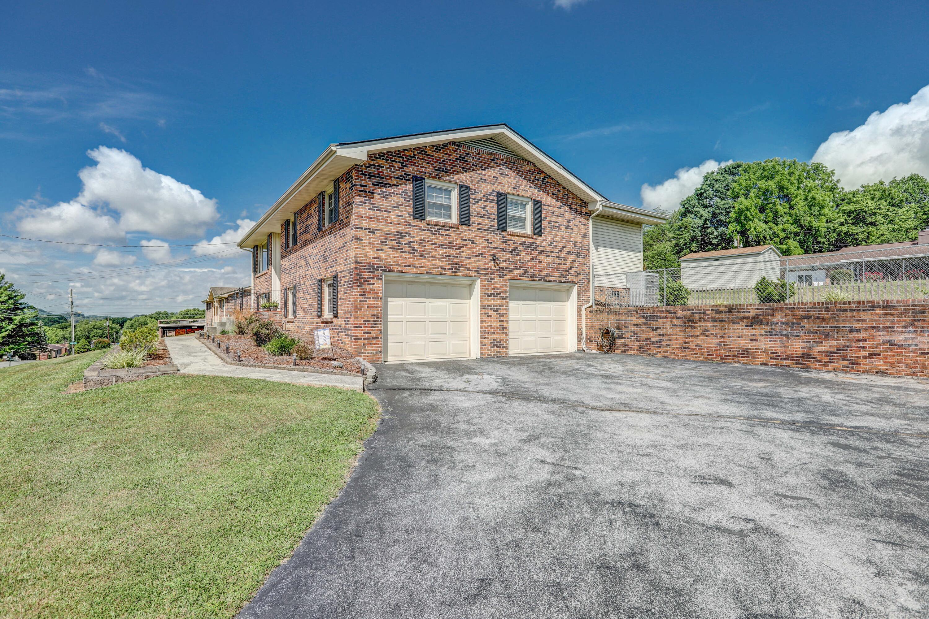 116 Ridgemont Street Bristol, TN 37620 - Photo 7 of 43 B42A6393_4_5_6_7