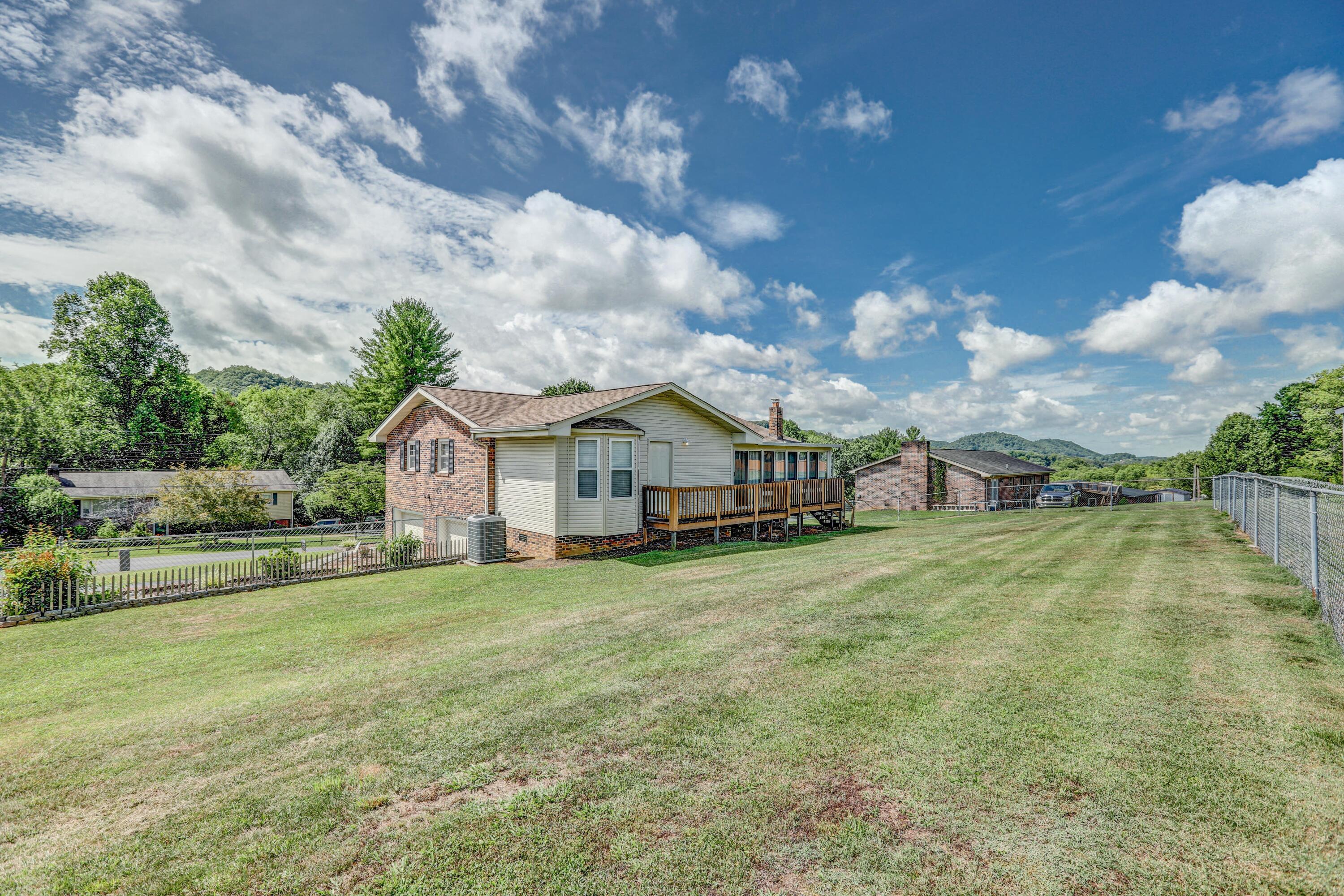 116 Ridgemont Street Bristol, TN 37620 - Photo 8 of 43 B42A6403_4_5_6_7